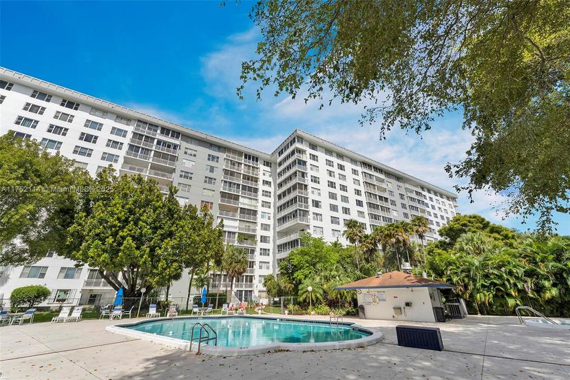 Picture of 3800 Hillcrest Dr # 1207, Hollywood FL 33021