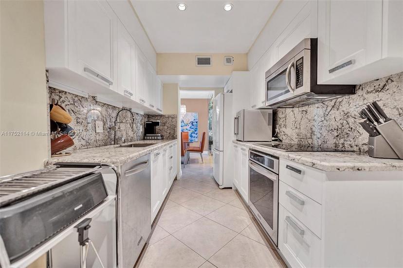 Picture of 3800 Hillcrest Dr # 1207, Hollywood FL 33021