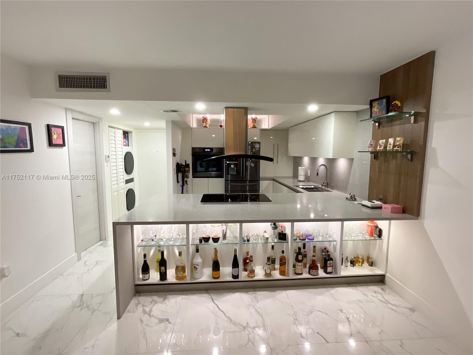 Picture of 1301 NE Miami Gardens Dr # 501W, Miami, FL 33179
