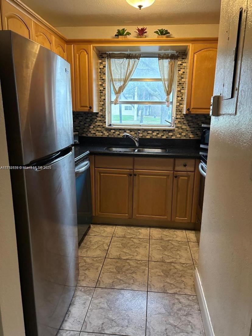 Picture of 8005 Lagos De Campo Blvd # 4, Tamarac FL 33321