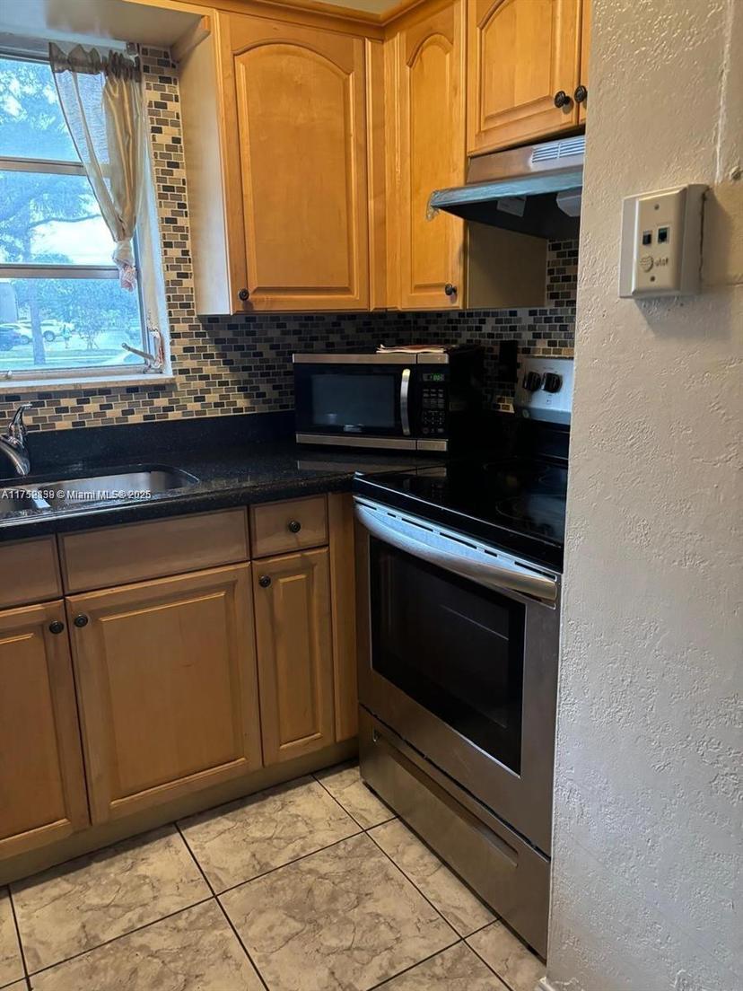 Picture of 8005 Lagos De Campo Blvd # 4, Tamarac FL 33321