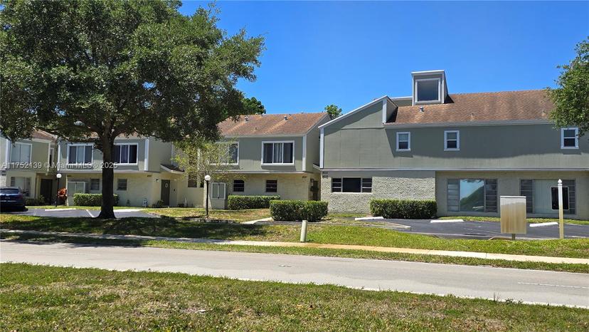 Picture of 8005 Lagos De Campo Blvd # 4, Tamarac FL 33321