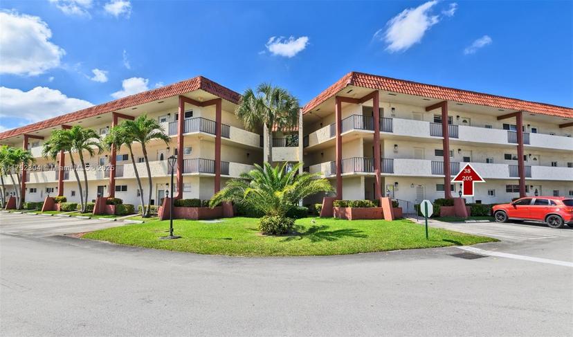 Picture of 411 S Hollybrook Dr # 205, Pembroke Pines FL 33025