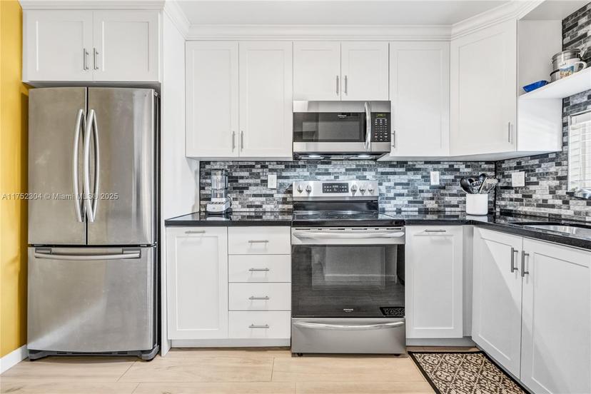 Picture of 411 S Hollybrook Dr # 205, Pembroke Pines FL 33025