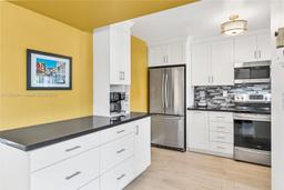 Picture of 411 S Hollybrook Dr # 205, Pembroke Pines, FL 33025