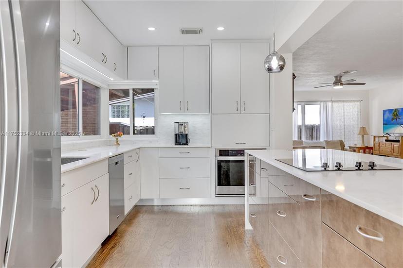 Picture of 9165 Garland Ave, Surfside FL 33154
