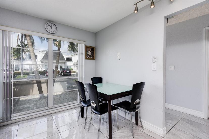 Picture of 912 NE 27Th Ave # 912, Hallandale Beach FL 33009