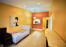 Picture of 935 NE 33Rd Ter # 202, Homestead, FL 33033