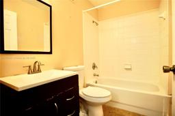 Picture of 935 NE 33Rd Ter # 202, Homestead, FL 33033