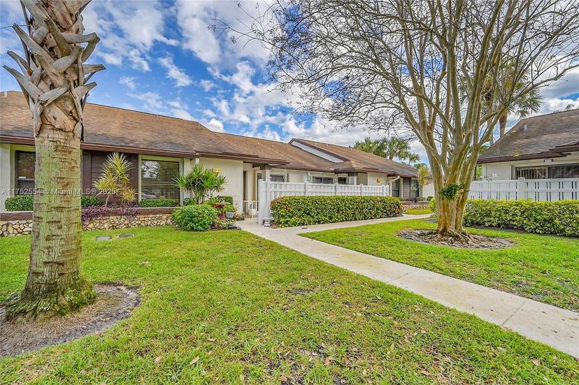 Picture of 3340 S Carambola Cir S # 0, Coconut Creek FL 33066