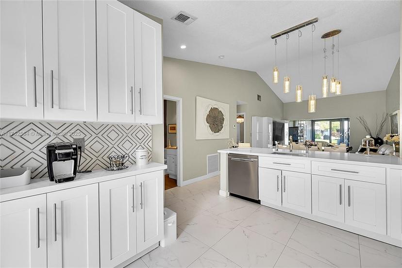 Picture of 3340 S Carambola Cir S # 0, Coconut Creek FL 33066