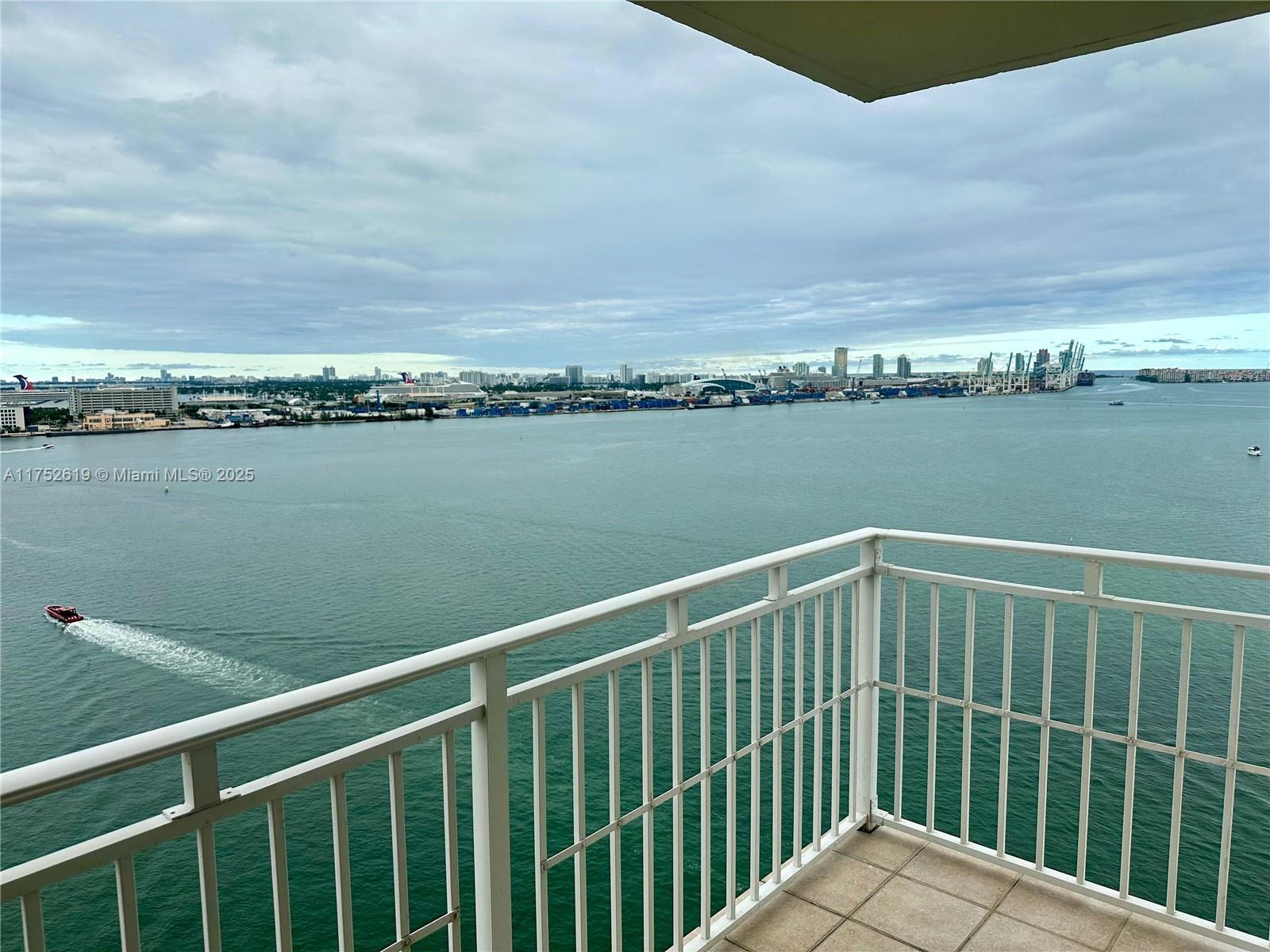 Picture of 770 Claughton Island Dr # 15, Miami, FL 33131