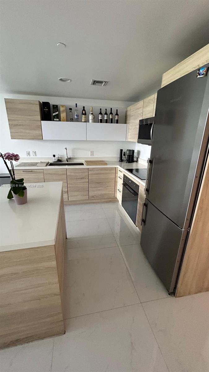Picture of 16385 Biscayne Blvd # 1002, North Miami Beach FL 33160
