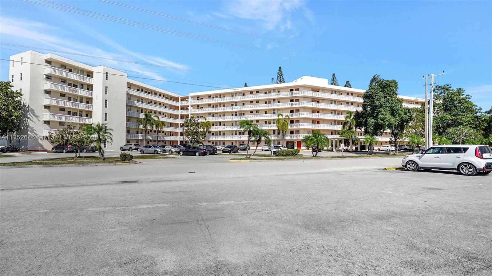 Picture of 2905 Point East Dr # L208, Aventura, FL 33160
