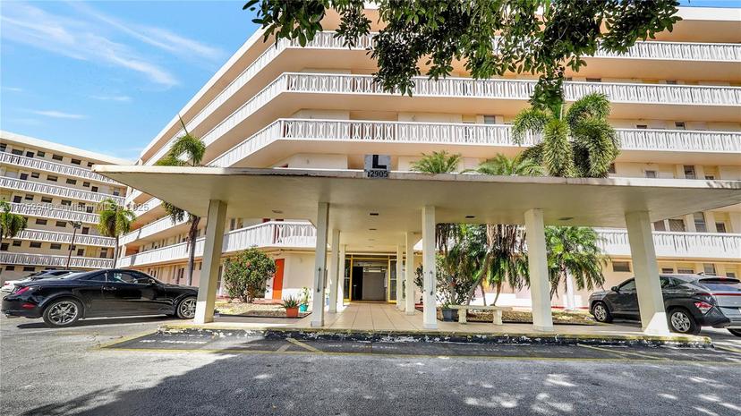 Picture of 2905 Point East Dr # L208, Aventura FL 33160