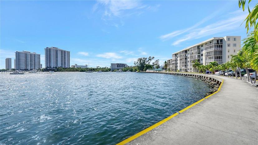 Picture of 2905 Point East Dr # L208, Aventura FL 33160