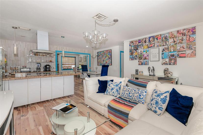 Picture of 148 Riley Ave, Palm Springs FL 33461