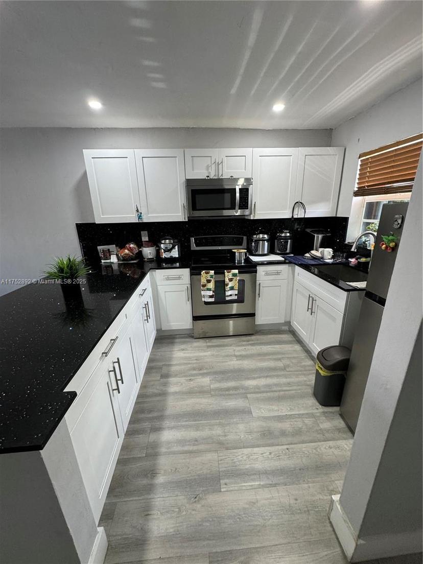 Picture of 6850 W 16Th Dr # 211, Hialeah FL 33014