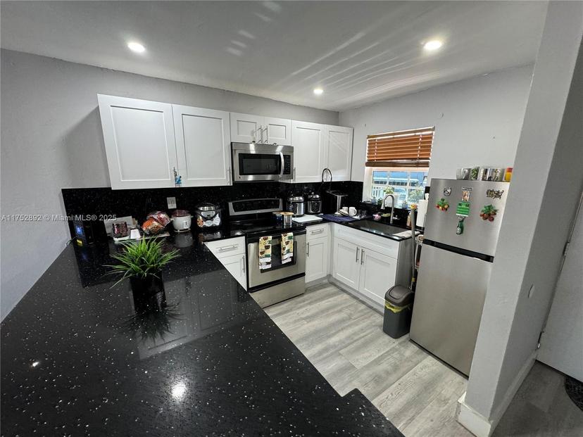 Picture of 6850 W 16Th Dr # 211, Hialeah FL 33014