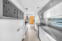 Picture of 3021 Oaktree Ln # 280, Hollywood, FL 33021