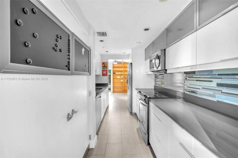 Picture of 3021 Oaktree Ln # 280, Hollywood FL 33021
