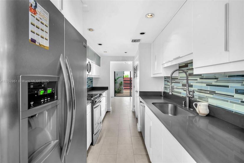 Picture of 3021 Oaktree Ln # 280, Hollywood FL 33021