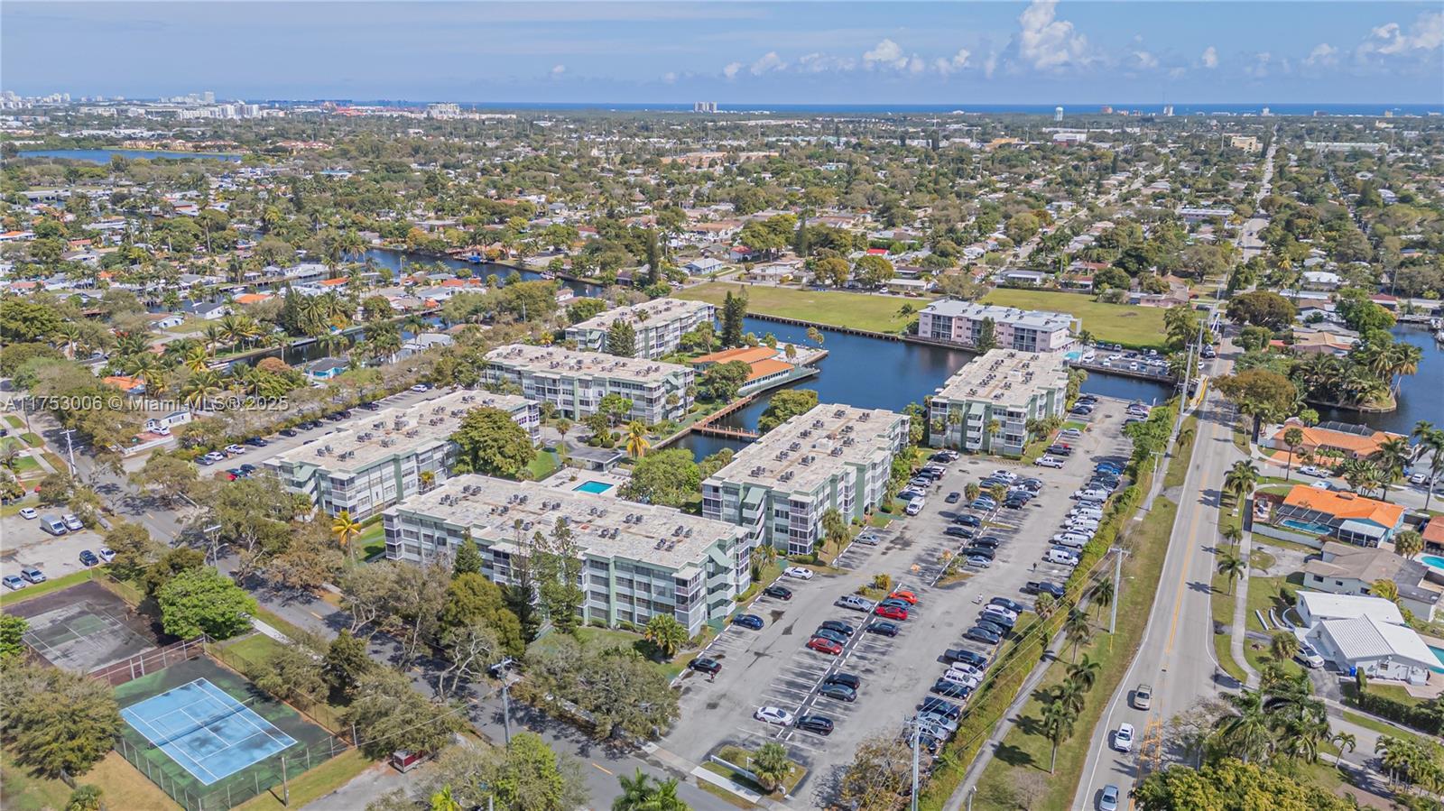 Picture of 2761 Taft St # 204, Hollywood, FL 33020