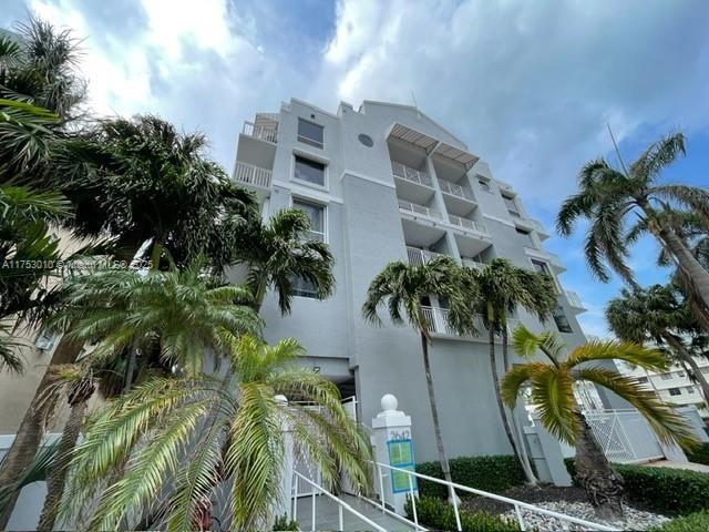 Picture of 2642 Collins Ave # 506, Miami Beach FL 33140