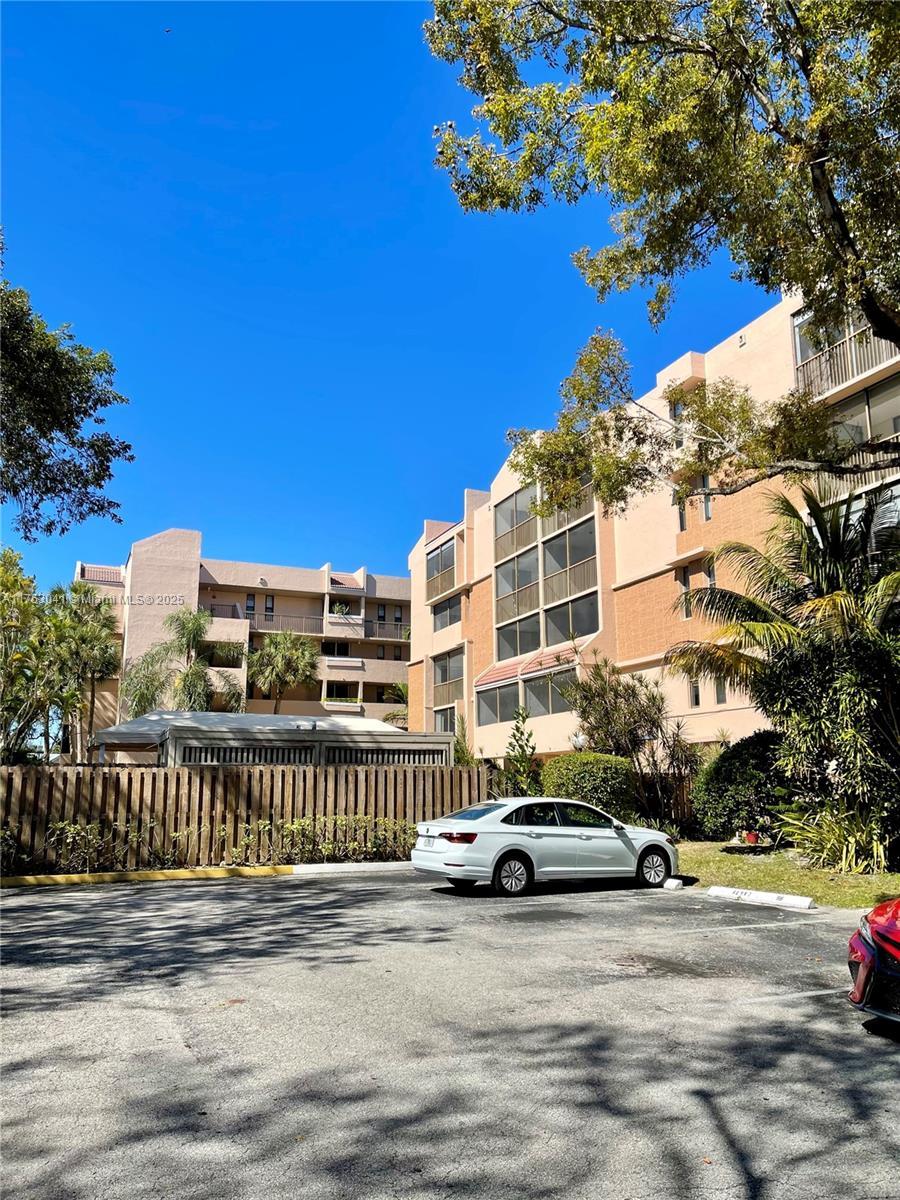 Picture of 6800 Cypress Rd # 408, Plantation, FL 33317