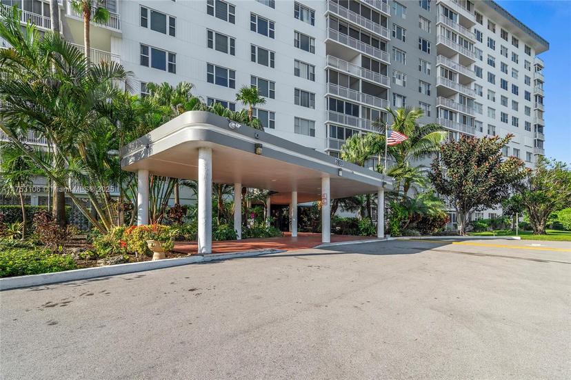 Picture of 3800 Hillcrest Dr # 815, Hollywood FL 33021