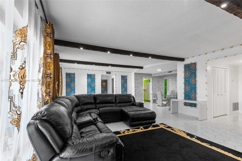 Picture of 3800 Hillcrest Dr # 815, Hollywood FL 33021