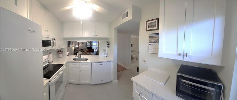 Picture of 10402 Sunrise Lakes Blvd # 312, Sunrise FL 33322