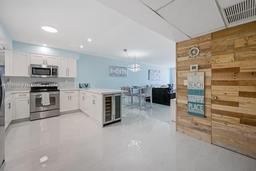Picture of 19370 Collins Ave # 1121, Sunny Isles Beach, FL 33160