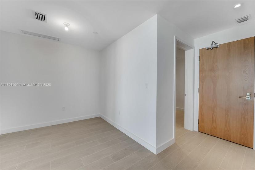 Picture of 500 Alton # 3304, Miami Beach FL 33139