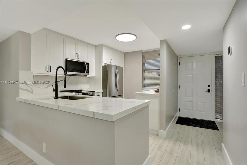 Picture of 2660 N Carambola Cir N # 305, Coconut Creek FL 33066
