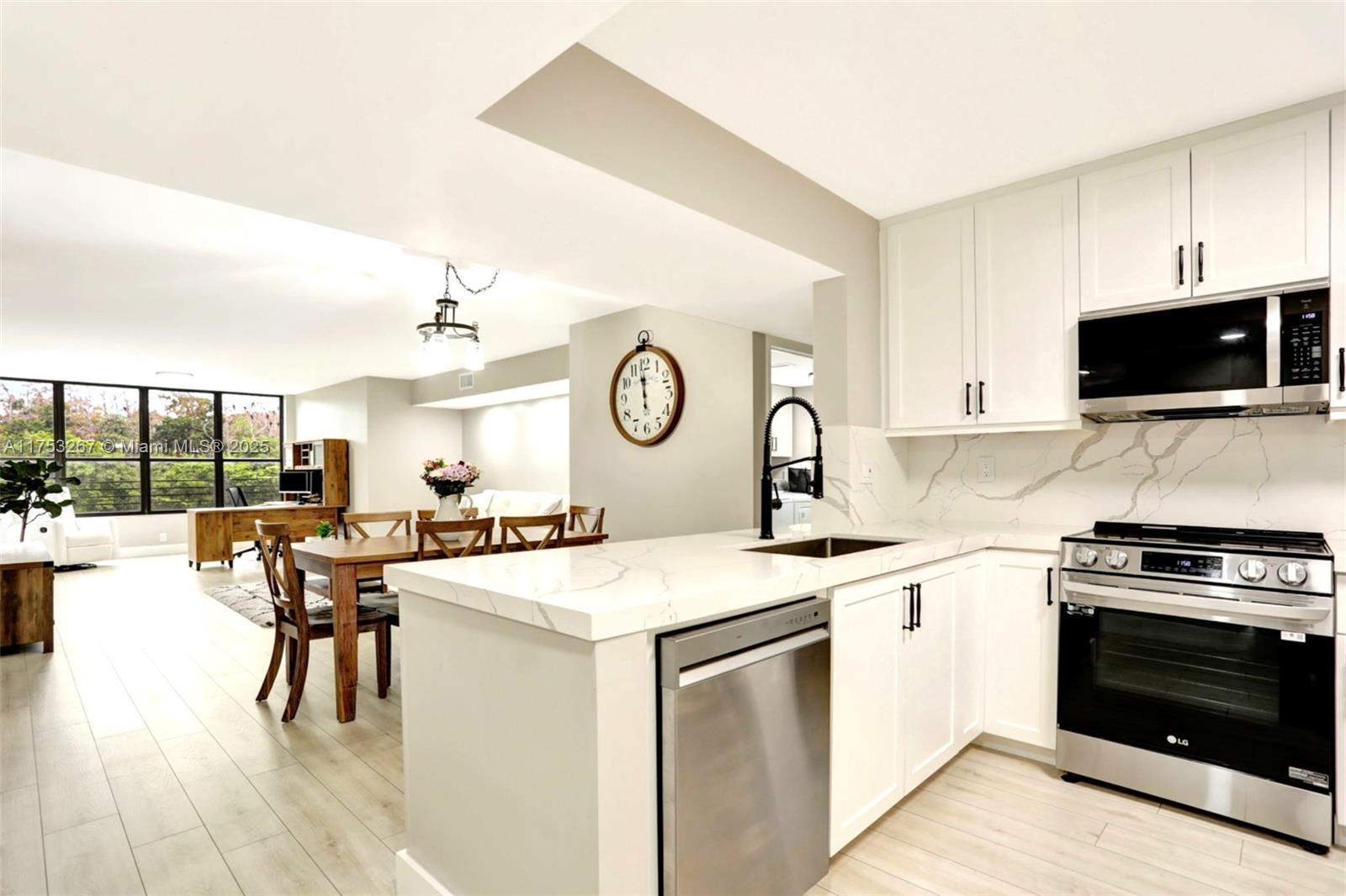 Picture of 2660 N Carambola Cir N # 305, Coconut Creek, FL 33066