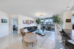 Picture of 19195 NE 36Th Ct # 909, Aventura, FL 33180