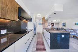 Picture of 19195 NE 36Th Ct # 909, Aventura, FL 33180