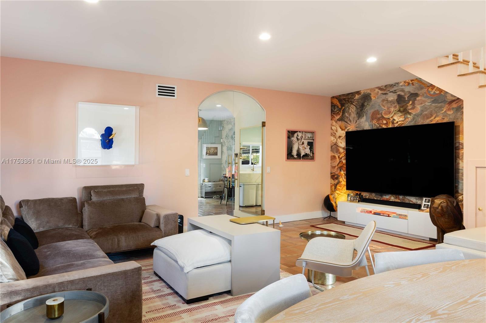 Picture of 3149 Mary St # 3149, Miami, FL 33133