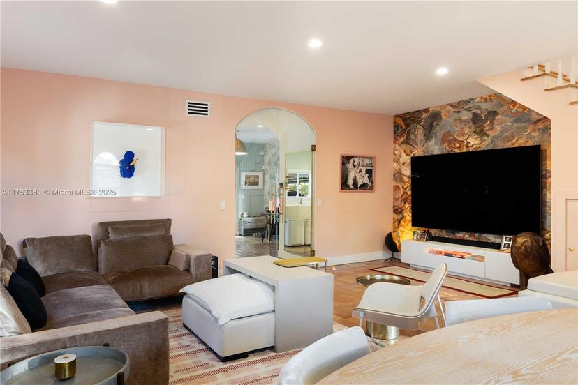Picture of 3149 Mary St # 3149, Miami FL 33133
