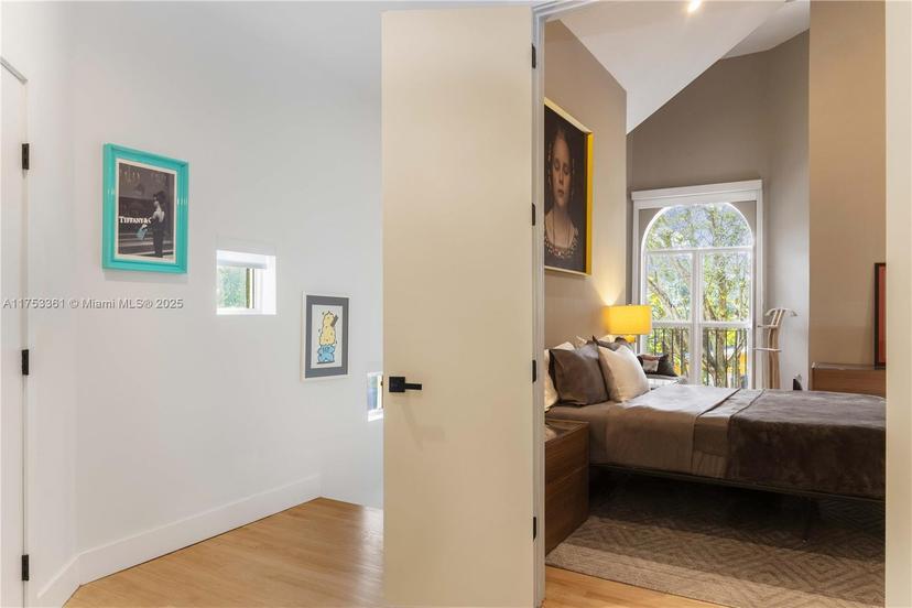 Picture of 3149 Mary St # 3149, Miami FL 33133