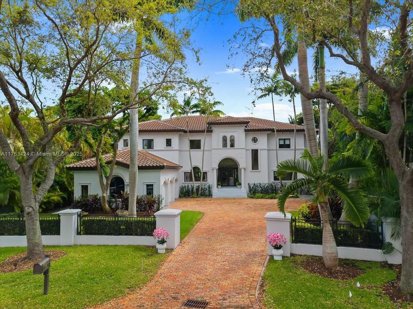 Picture of 136 Paloma Dr, Coral Gables FL 33143