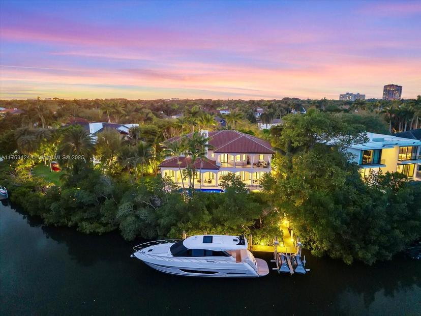 Picture of 136 Paloma Dr, Coral Gables FL 33143
