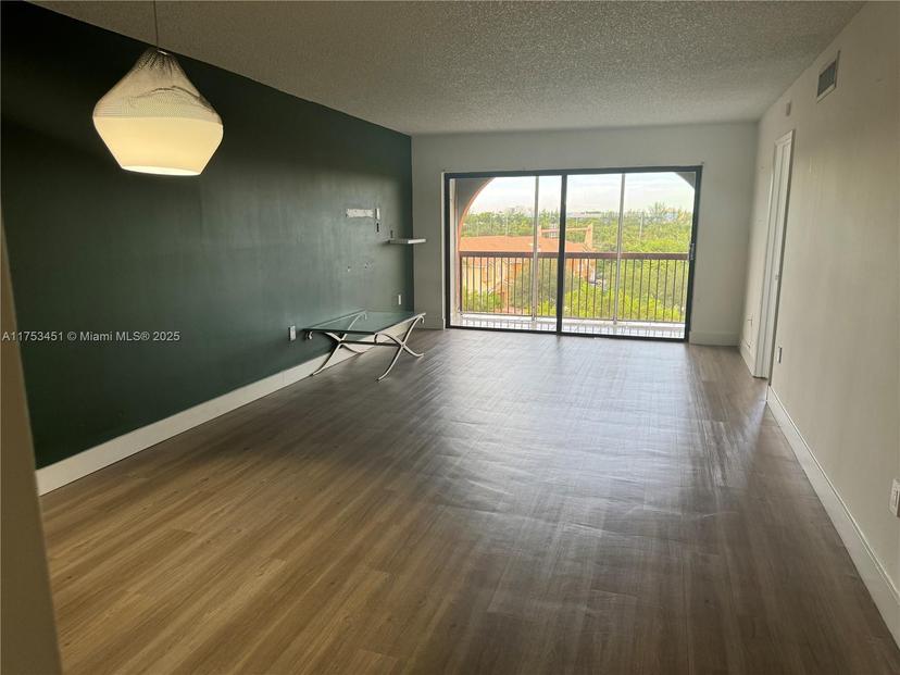 Picture of 10255 NW 9Th St Cir # 7, Miami FL 33172