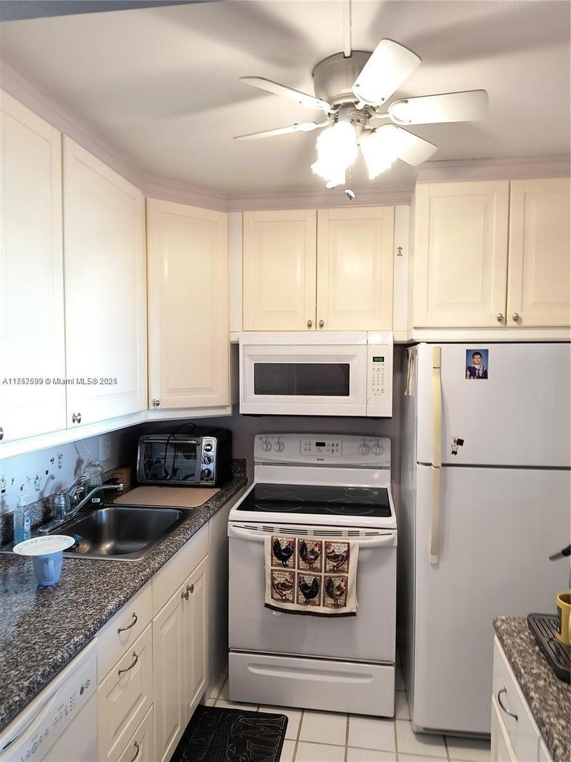 Picture of 2116 E Cambridge E # 2116, Deerfield Beach FL 33442