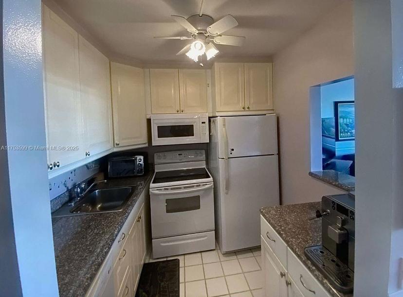 Picture of 2116 E Cambridge E # 2116, Deerfield Beach FL 33442