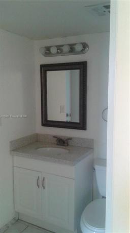 Picture of 3101 N Country Club Dr # 504, Aventura, FL 33180