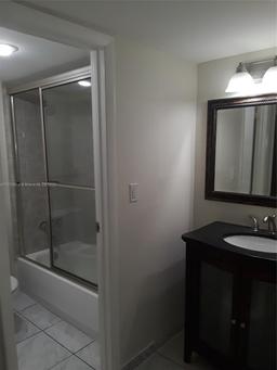 Picture of 3101 N Country Club Dr # 504, Aventura, FL 33180