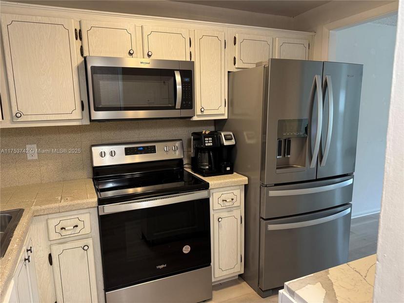 Picture of 8020 N Sunrise Lakes Dr # 112, Sunrise FL 33322