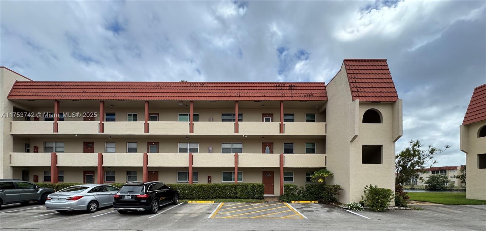 Picture of 8020 N Sunrise Lakes Dr # 112, Sunrise, FL 33322